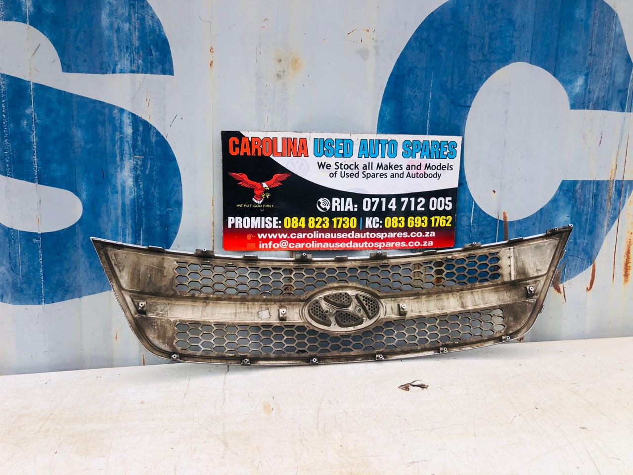 Hyundai H1/Grand Starex radiator grill with badge (2007-2015) - Private Seller Hyundai H1/Grand Starex radiator grill with badge (2007-2015) - Private Seller