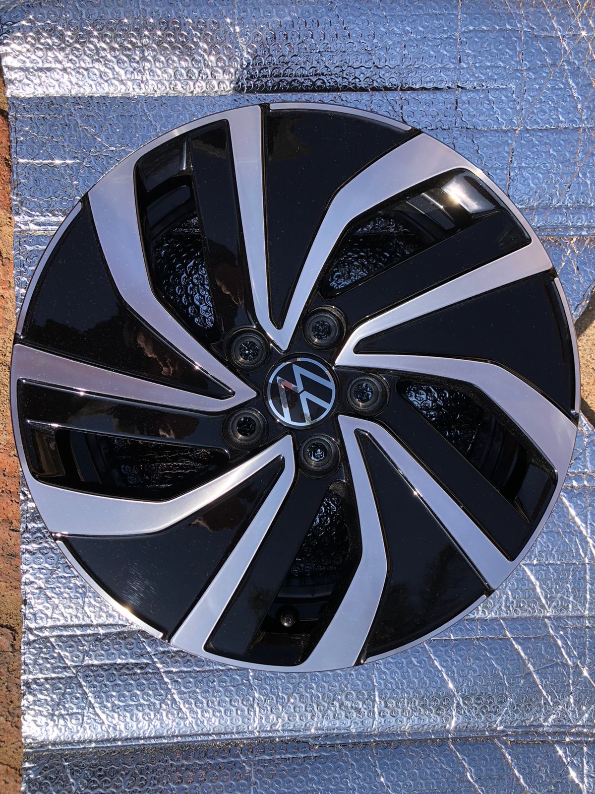 VW POLO TSI 15' RIMS WITH CENTRE CAPS X4 (BRAND NEW) - Private Seller