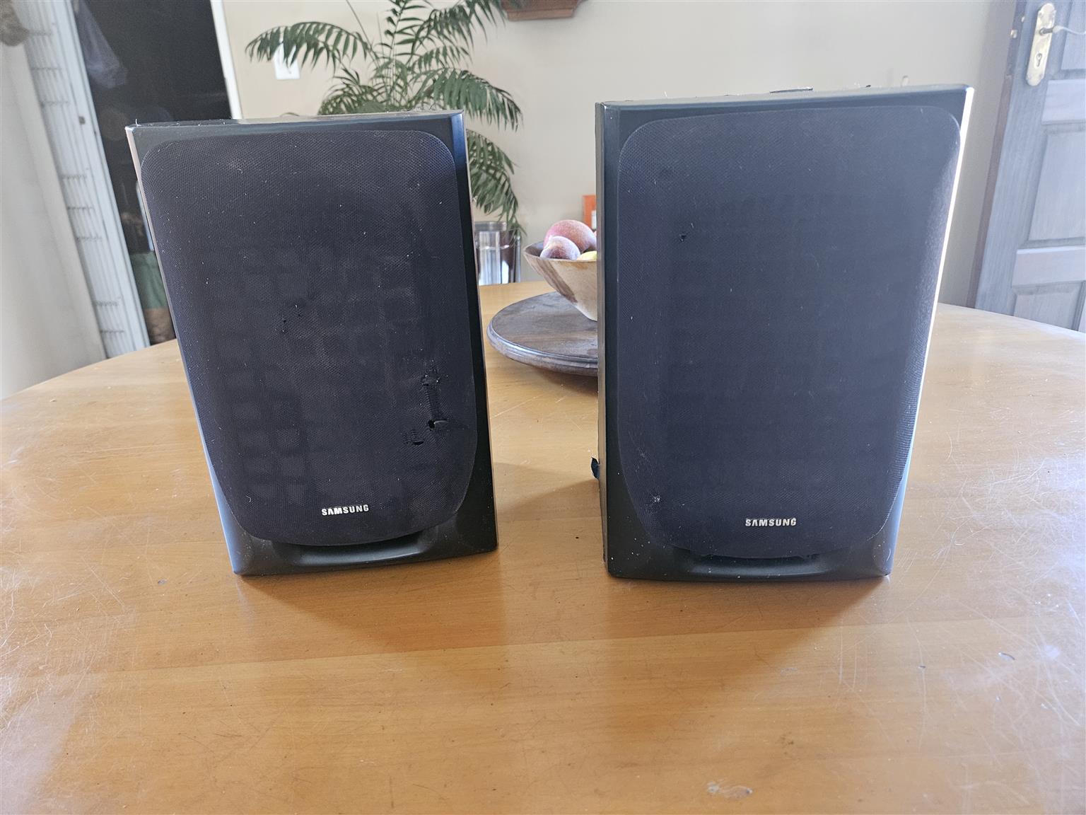 SAMSUNG  speakers Model No 440E, Impedance Max Input 40W SAMSUNG  speakers Model No 440E, Impedance Max Input 40W