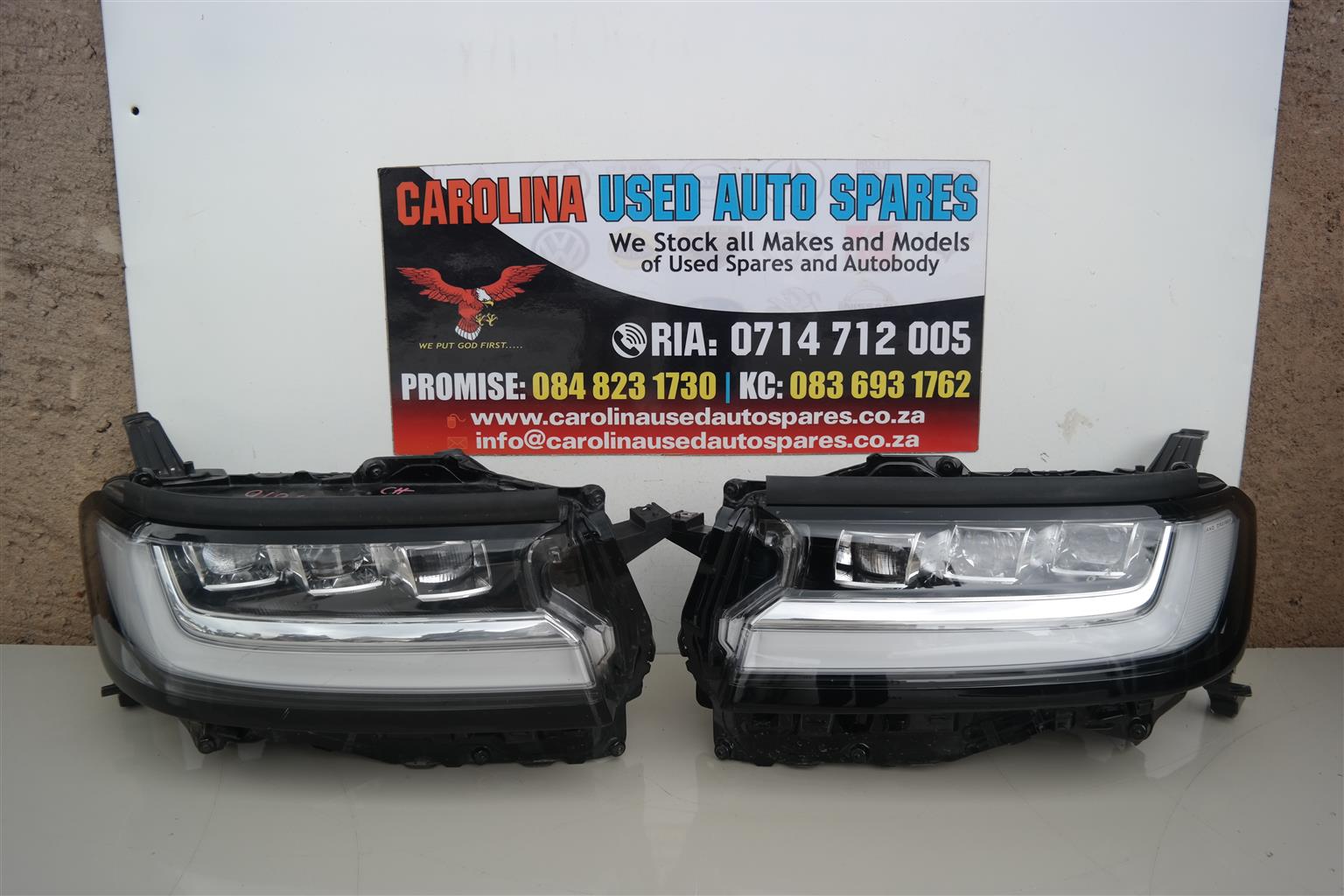 Toyota Land Cruiser left and right side xenon LED headlights - Private Seller Toyota Land Cruiser left and right side xenon LED headlights - Private Seller
