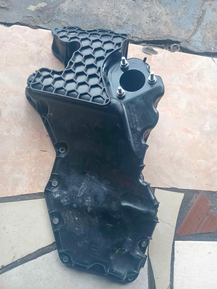 Audi A5 Engine Oil Sump Pan Genuine 04E103600D - Private Seller Audi A5 Engine Oil Sump Pan Genuine 04E103600D - Private Seller