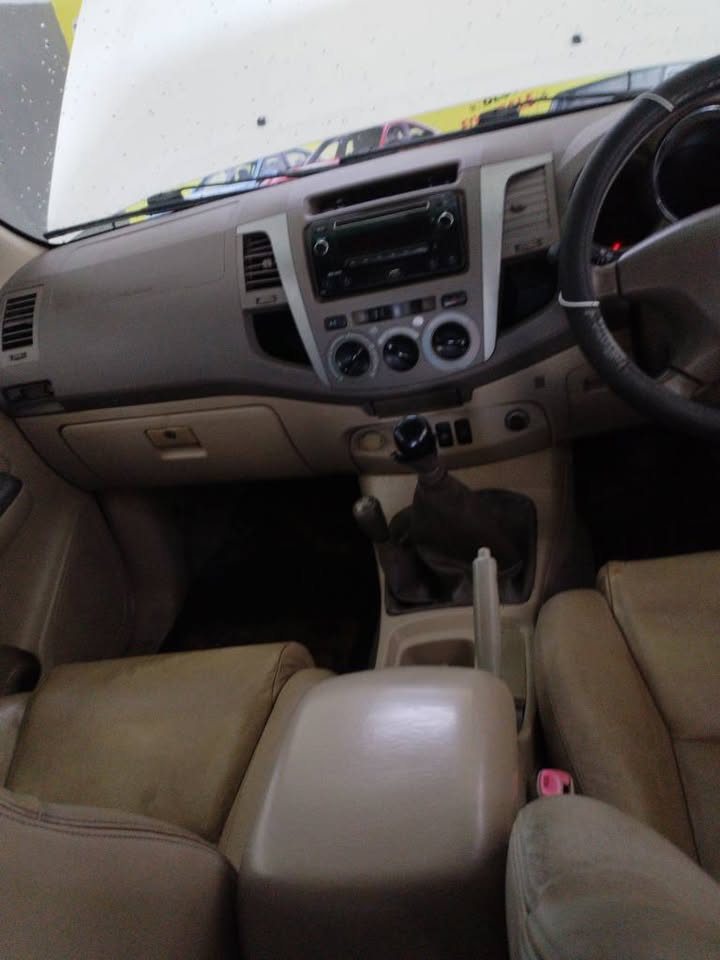 2007 TOYOTA FORTUNER 3.0D4D 7SEATER MANUAL