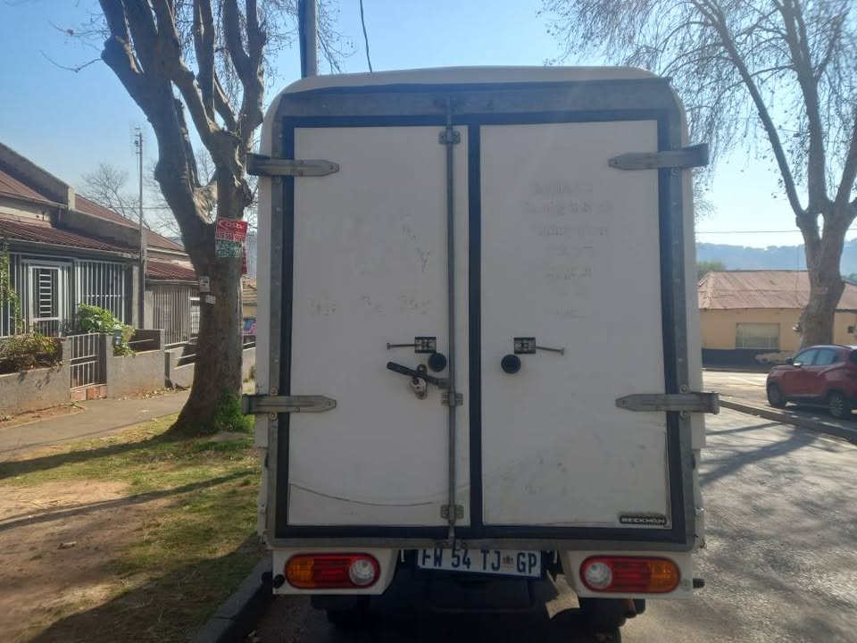 2017 Hyundai H100 Bakkie 2.6 Diesel, Manuel, White, 79000KMS, With Canopy.