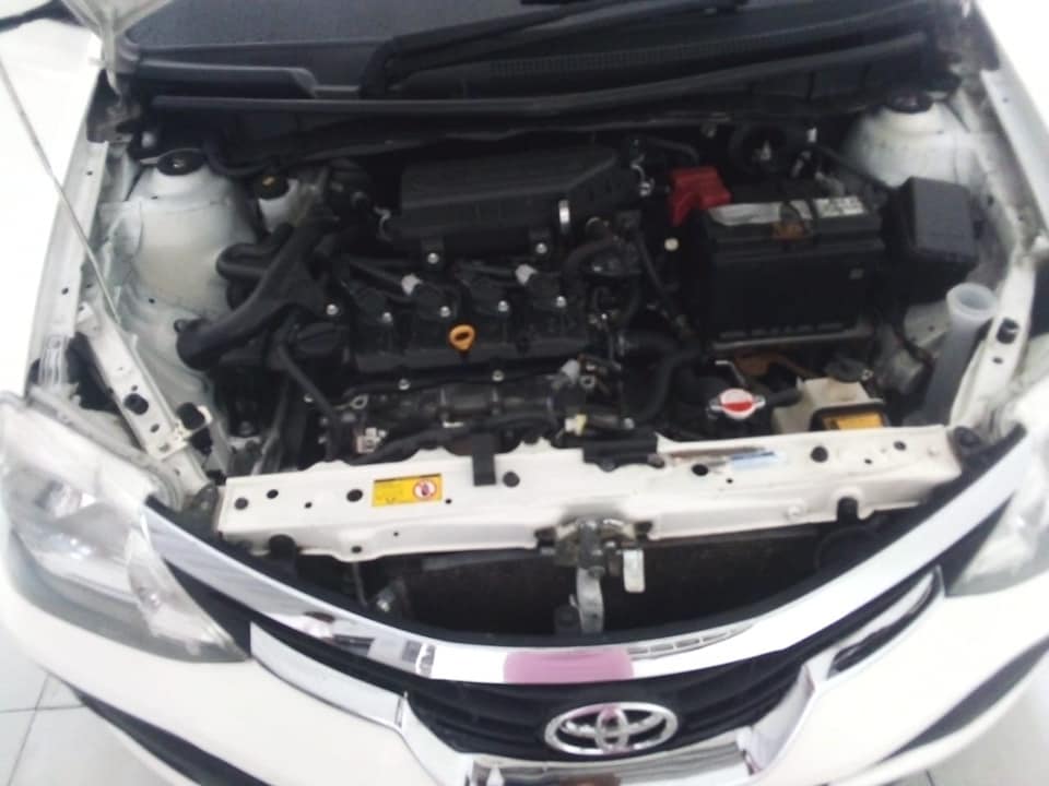 2019 TOYOTA ETIOS 1.5 HATCH BACK MANUAL 49,000KM WHITE COLOUR