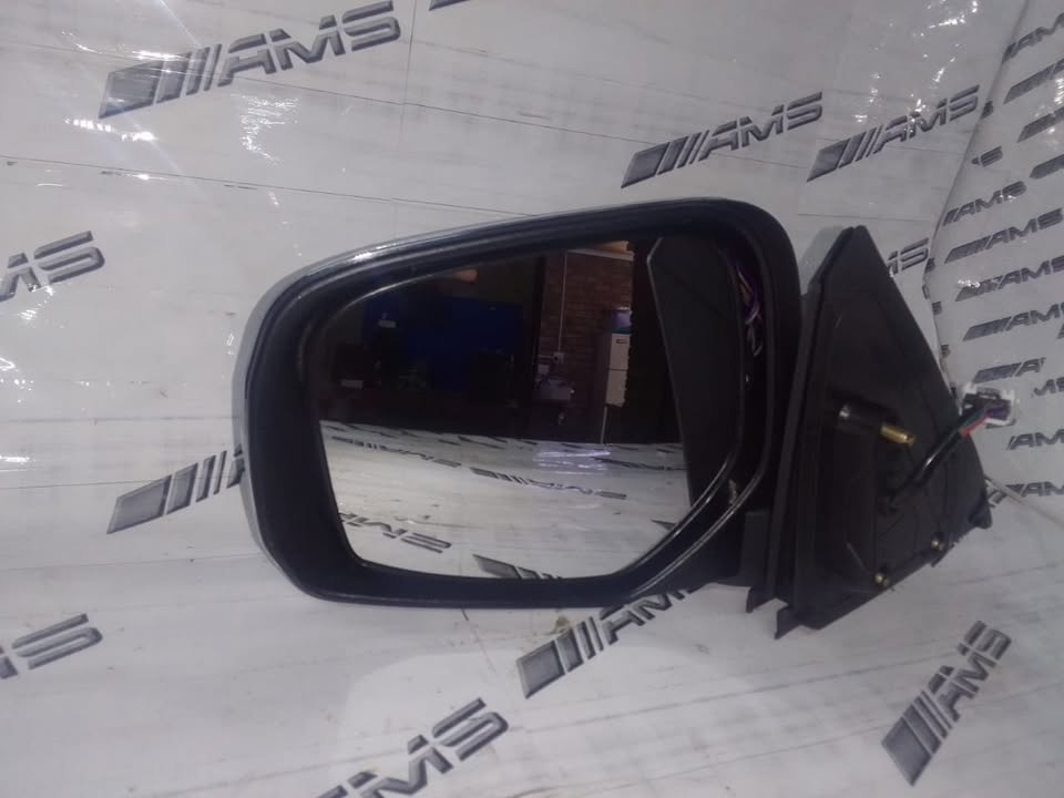 Mitsubishi Triton Left-Hand Door Mirror with Integrated Indicators - Private Seller Mitsubishi Triton Left-Hand Door Mirror with Integrated Indicators - Private Seller