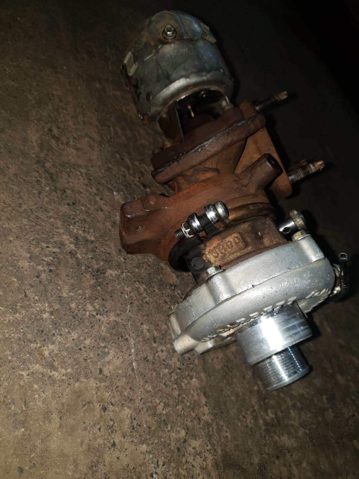 2013 Discovery 4 3.0 SDV6 Used Original Driverside Turbo For Sale - Private Seller 2013 Discovery 4 3.0 SDV6 Used Original Driverside Turbo For Sale - Private Seller