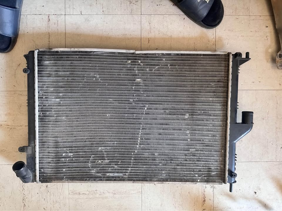 Renault Duster, Sandero and Logan Manual petrol radiator - Private Seller Renault Duster, Sandero and Logan Manual petrol radiator - Private Seller