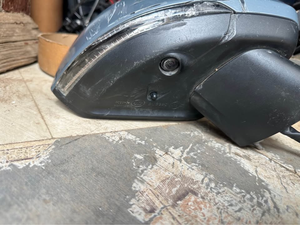 Volvo xc40 2023 right side mirror with camera - Private Seller Volvo xc40 2023 right side mirror with camera - Private Seller