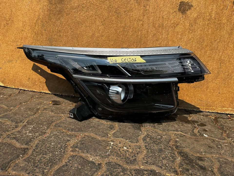 Kia Seltos Headlight - Private Seller Kia Seltos Headlight - Private Seller