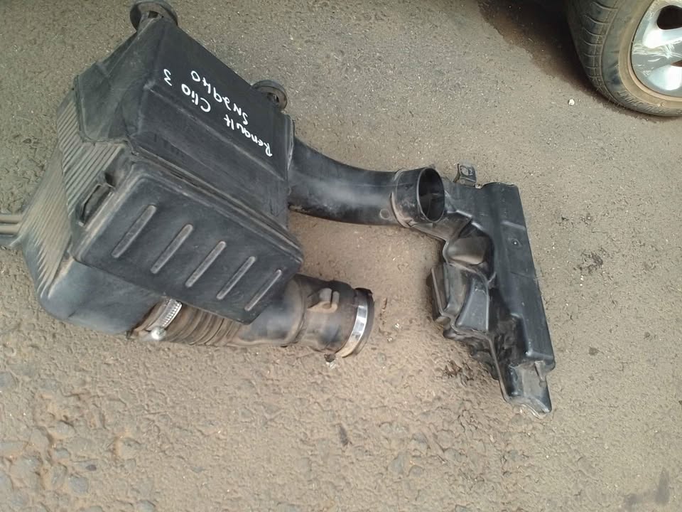 Renault Clio 3 air filter box for sale - Private Seller