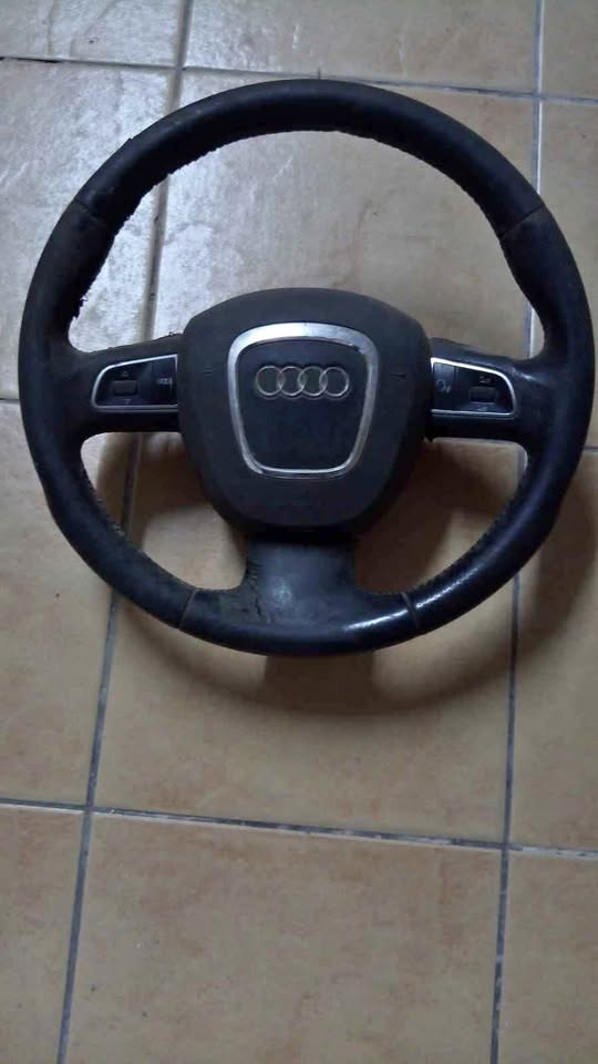Audi A3 steering wheel with air bag selling - Private Seller Audi A3 steering wheel with air bag selling - Private Seller