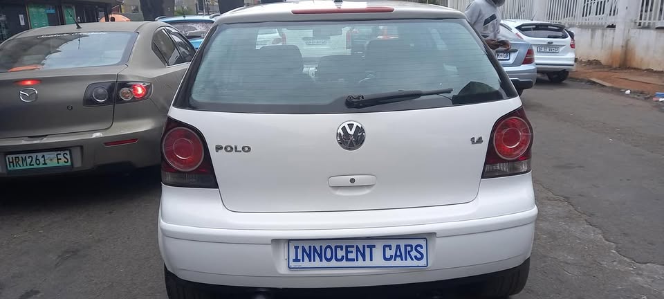 2011 VW POLO VIVO 1.4 PETROL ENGINE, MANUAL, WHITE COLOUR, 86000KM LEATHER SEATS