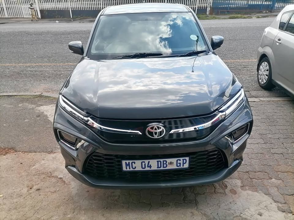 2024 Toyota Urban Cruiser 1.5xs SUV with a nice interior seat and Service book and spare key Reserve