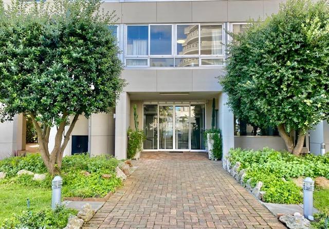 Apartment For Sale in Sea Point