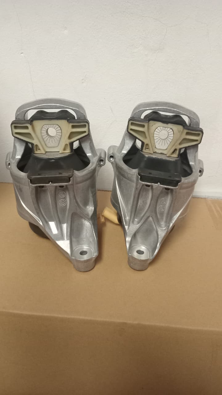 Audi A4 B9 Brand new ENGINE mounting - Private Seller