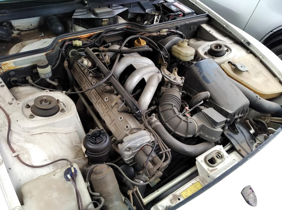 Porsche 944 engine starts , accident damaged - Private Seller