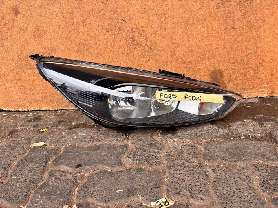 Ford Focus Headlight - Private Seller Ford Focus Headlight - Private Seller