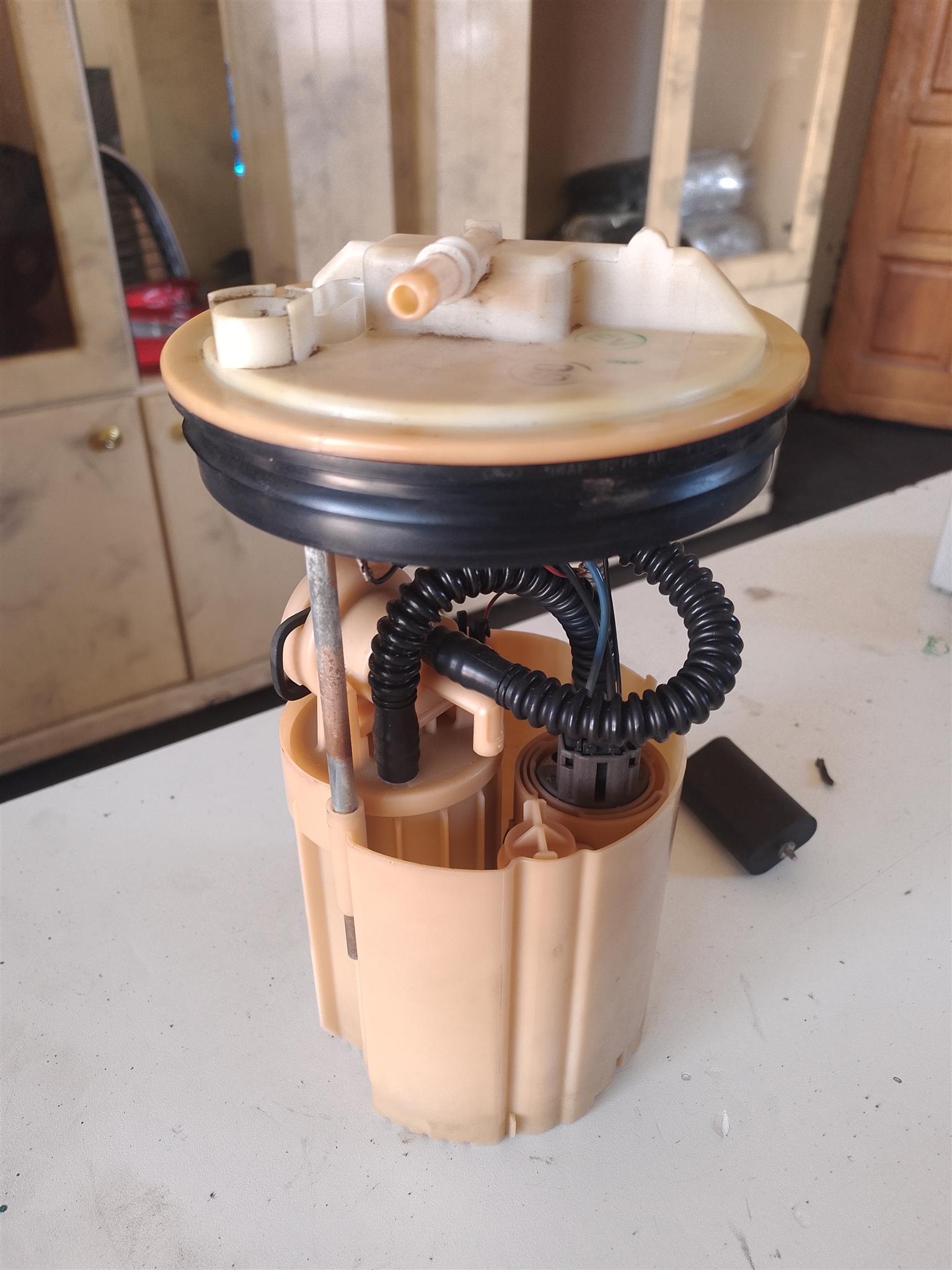 FUEL PUMP VOLVO V50 2003-2012 FOR SALE DELIVERY AVAILABLE COUNTRY WIDE - Private Seller