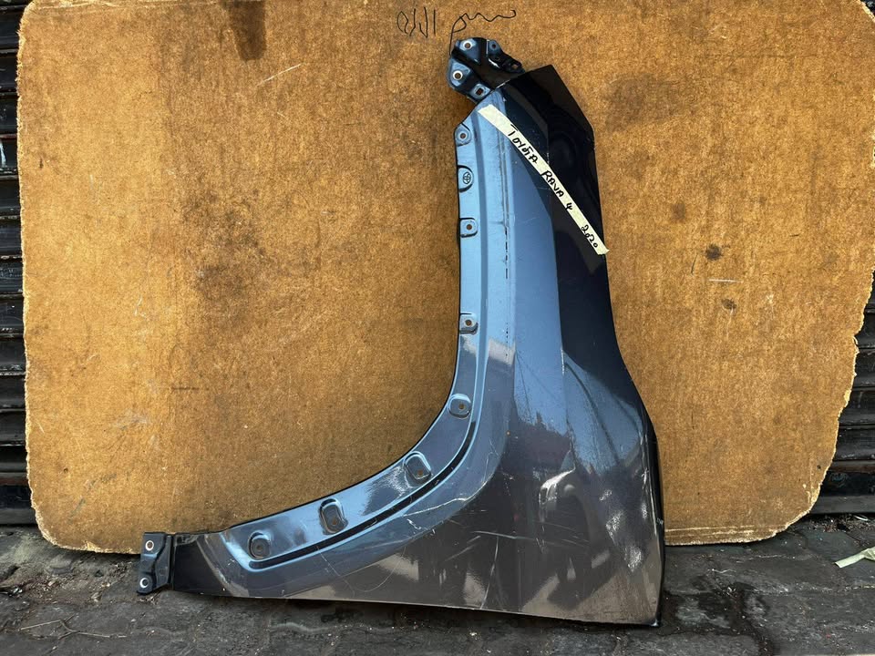2020 Toyota Rave 4 Fender - Private Seller 2020 Toyota Rave 4 Fender - Private Seller