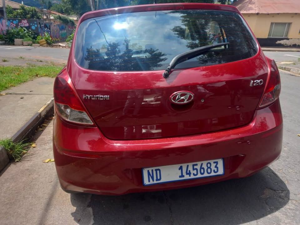 2014 Hyundai i20 Hatchback 1.2 Petrol, Manual Call Inno . Maroon Color, Mileage 70000kms,