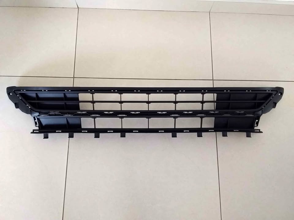 VW POLO MK8 19/21 BRAND NEW BRAND NEW LOWER CENTER GRILLES PRICE