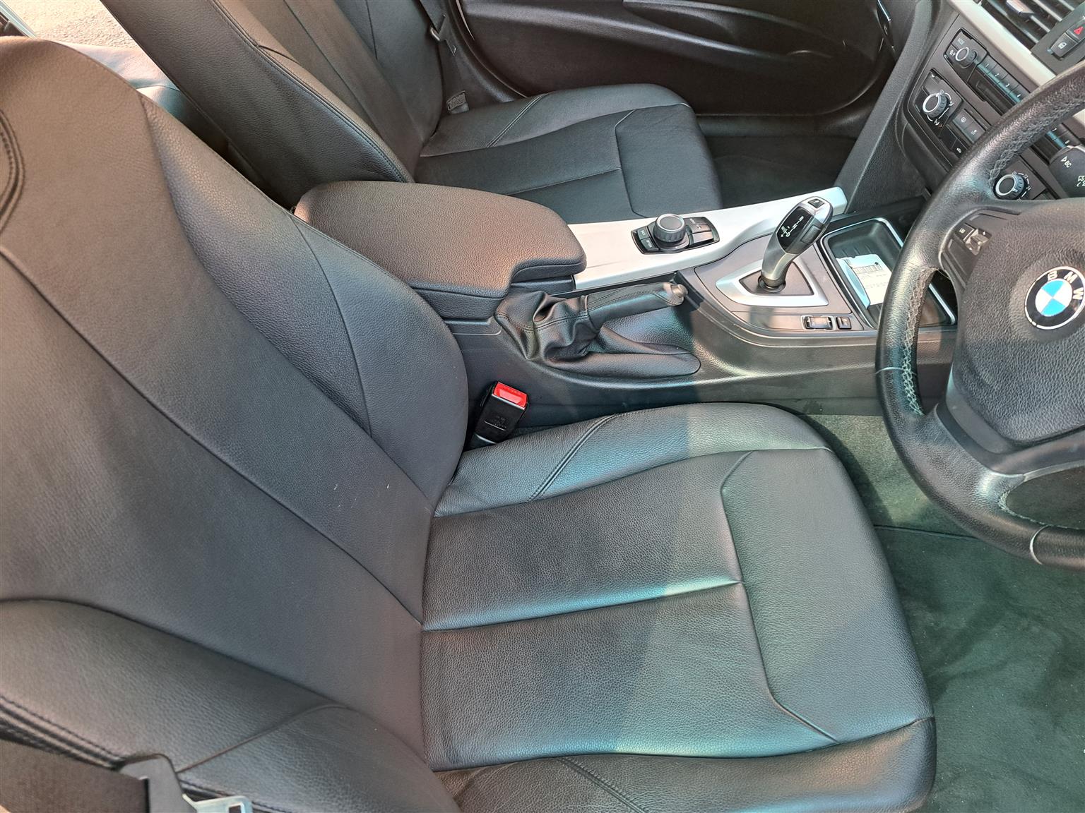 BMW 116i F30  AUTO