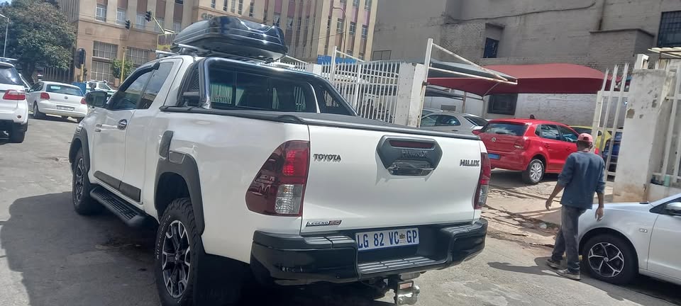2020 TOYOTA HILUX 2.8 GD6 DIESEL AUTOMATIC, EXTRA CAB LEGEND 50 4X2, WHITE COLOR 60000KM