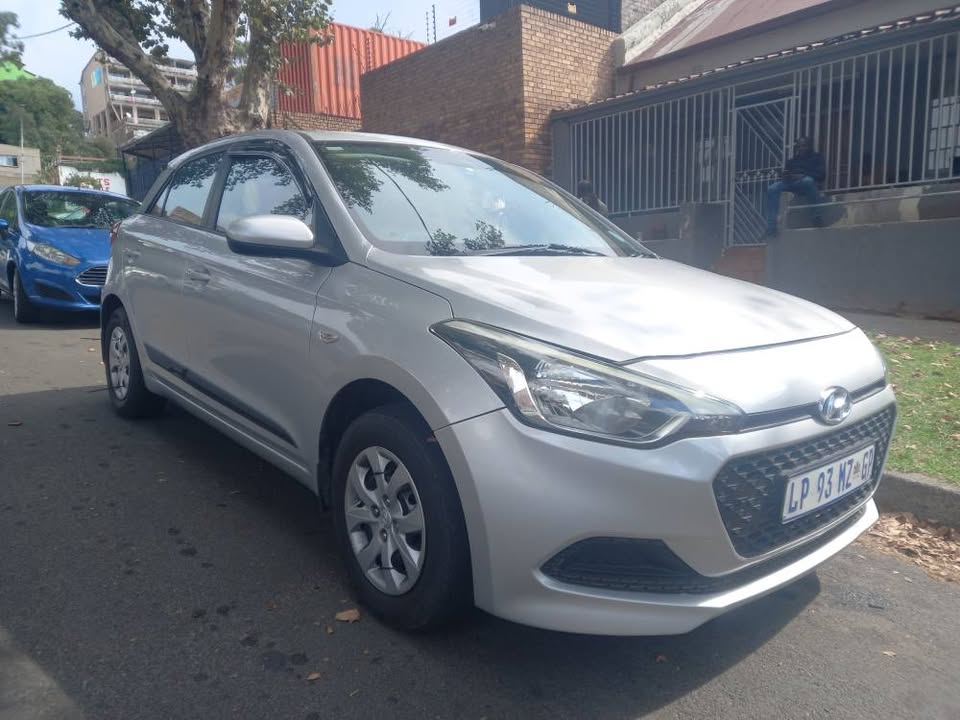 2018 Hyundai i20 Hatchback 1.2 Petrol, Automatic Transmission Color Silver Mileage 104000kms,