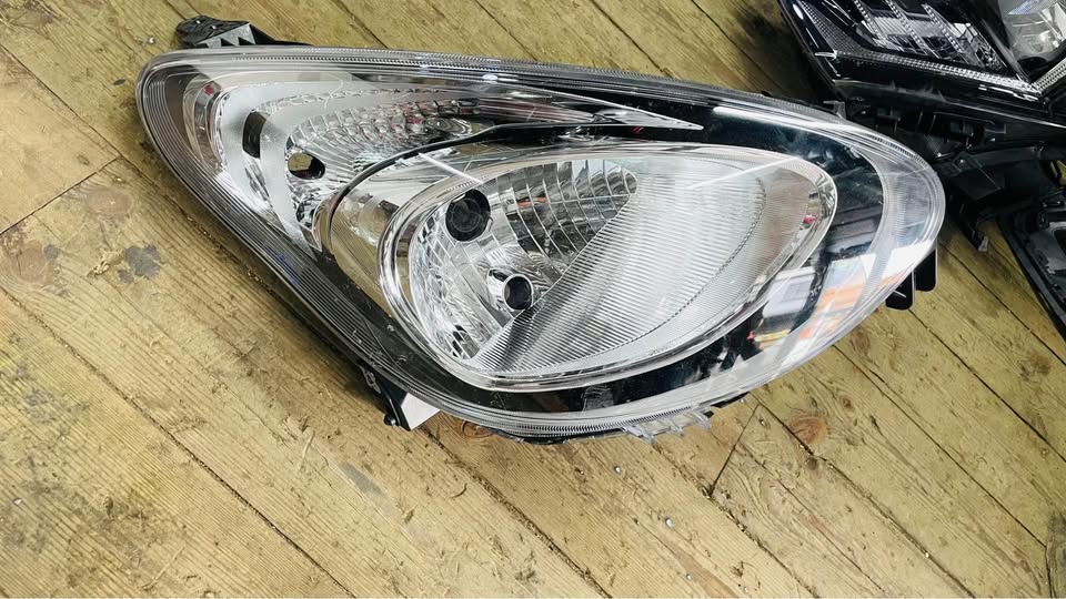 Toyota Vitz headlight - Private Seller Toyota Vitz headlight - Private Seller