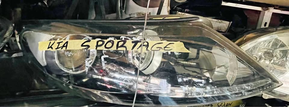 Kia Sportage headlight 2011/16 - Private Seller Kia Sportage headlight 2011/16 - Private Seller
