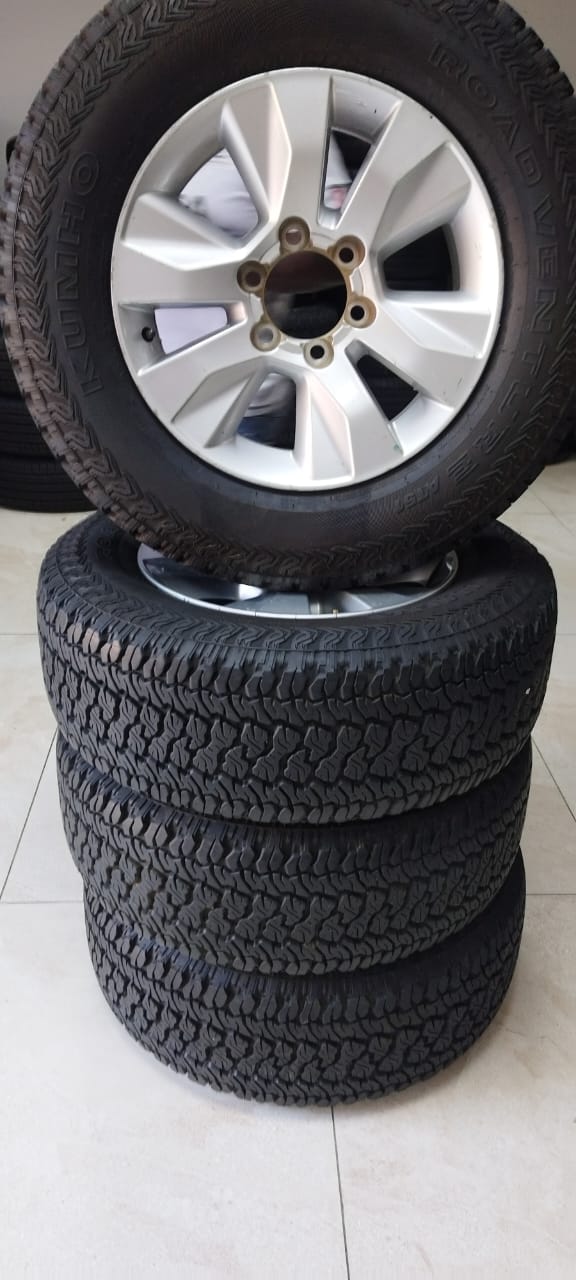17inch Toyota GD6 with 265/65R17 road ventures AT51 kumho tyres(caps include - Private Seller 17inch Toyota GD6 with 265/65R17 road ventures AT51 kumho tyres(caps include - Private Seller
