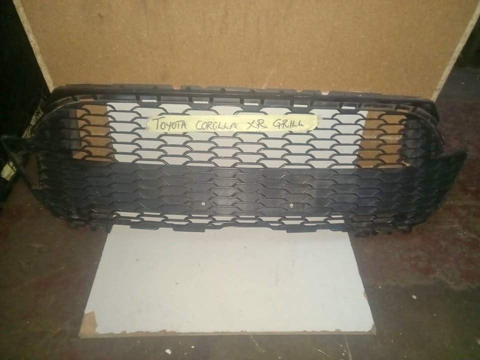 TOYOTA COROLLA XR FRONT GRILLE - Private Seller TOYOTA COROLLA XR FRONT GRILLE - Private Seller