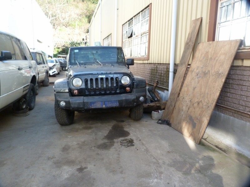 STRIPPING Jeep Wrangler Sahara 3.6L V6 AT - 2014 - Private Seller STRIPPING Jeep Wrangler Sahara 3.6L V6 AT - 2014 - Private Seller