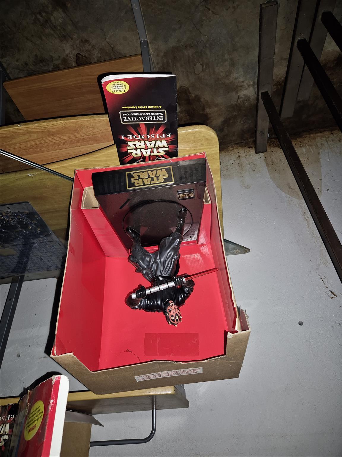 Star Wars collectible ( Darth Maul ) Star Wars collectible ( Darth Maul )