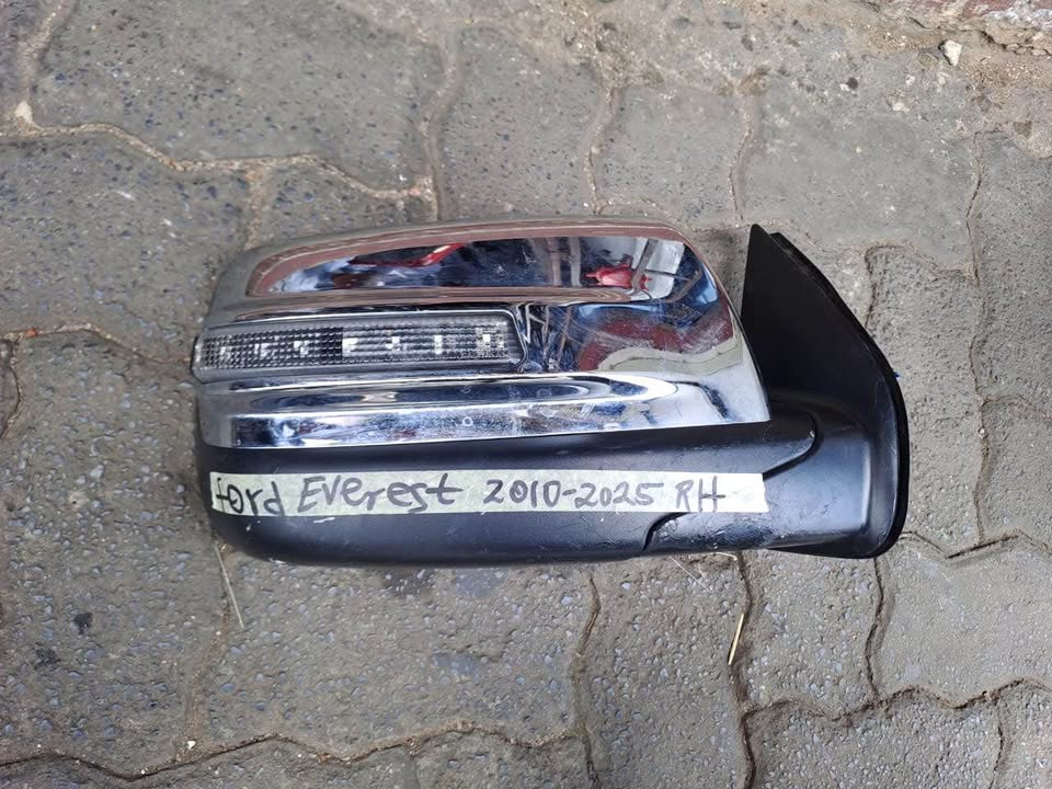 Ford Everest side mirror - Private Seller