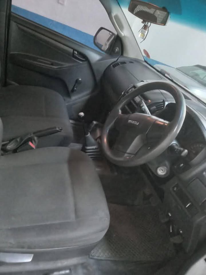 2016 ISUZU BAKKIE 2016 Diesel Bakkie Fleetside 250