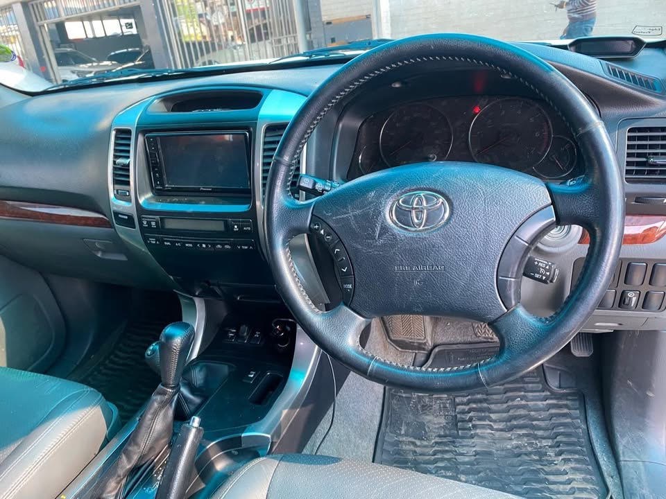 2009 TOYOTA LAND CRUISER PRADA 7 SEATER 4.0V6 4X4 AUTOMATIC