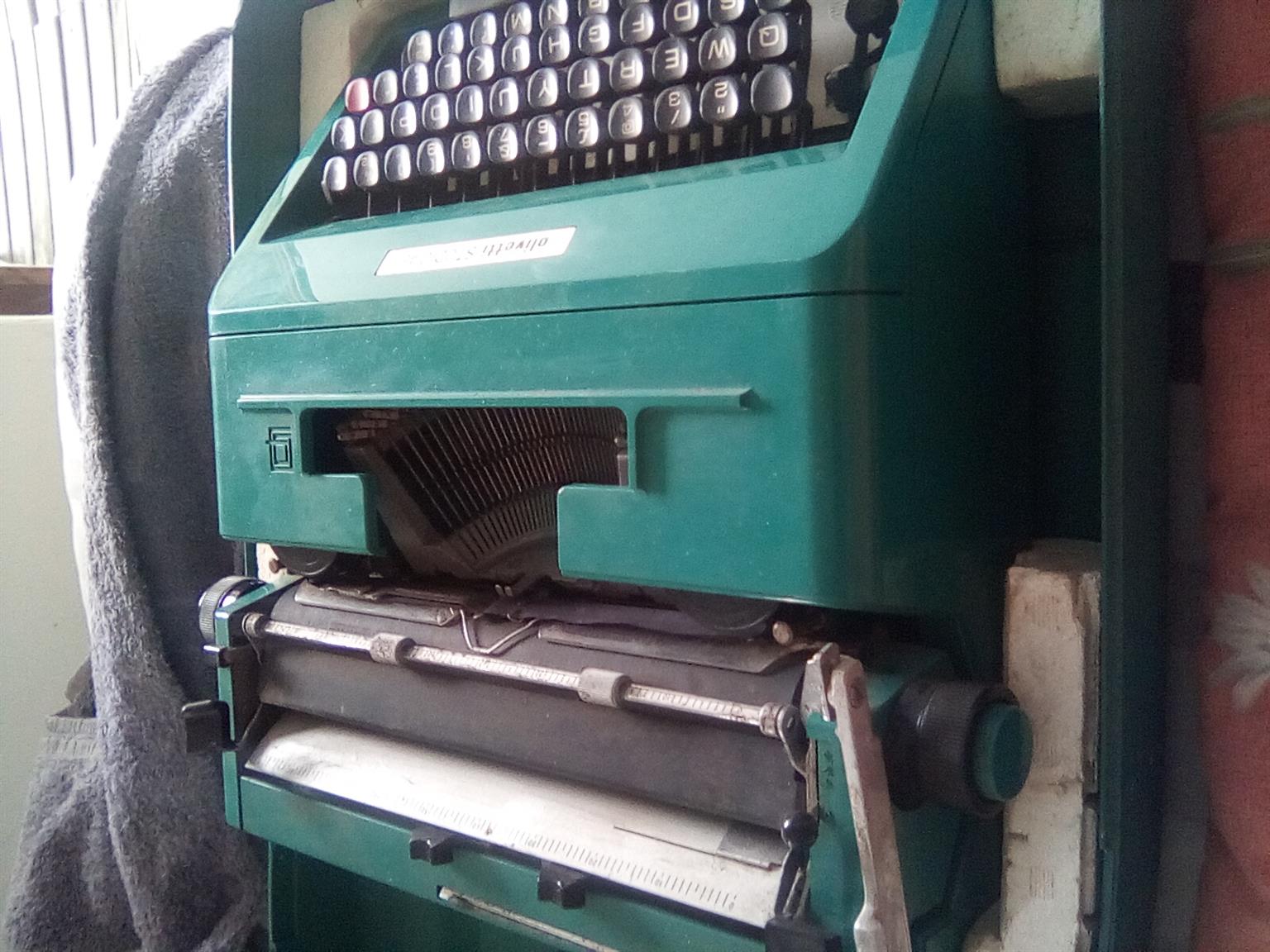 Olivetti studio 45 typewriter