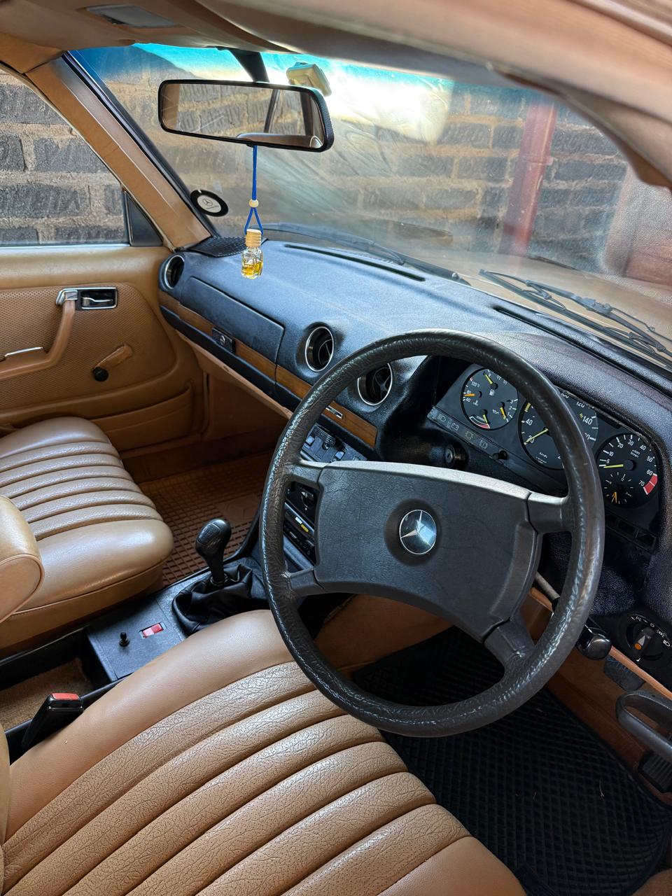 Mercedes Benz w123 200