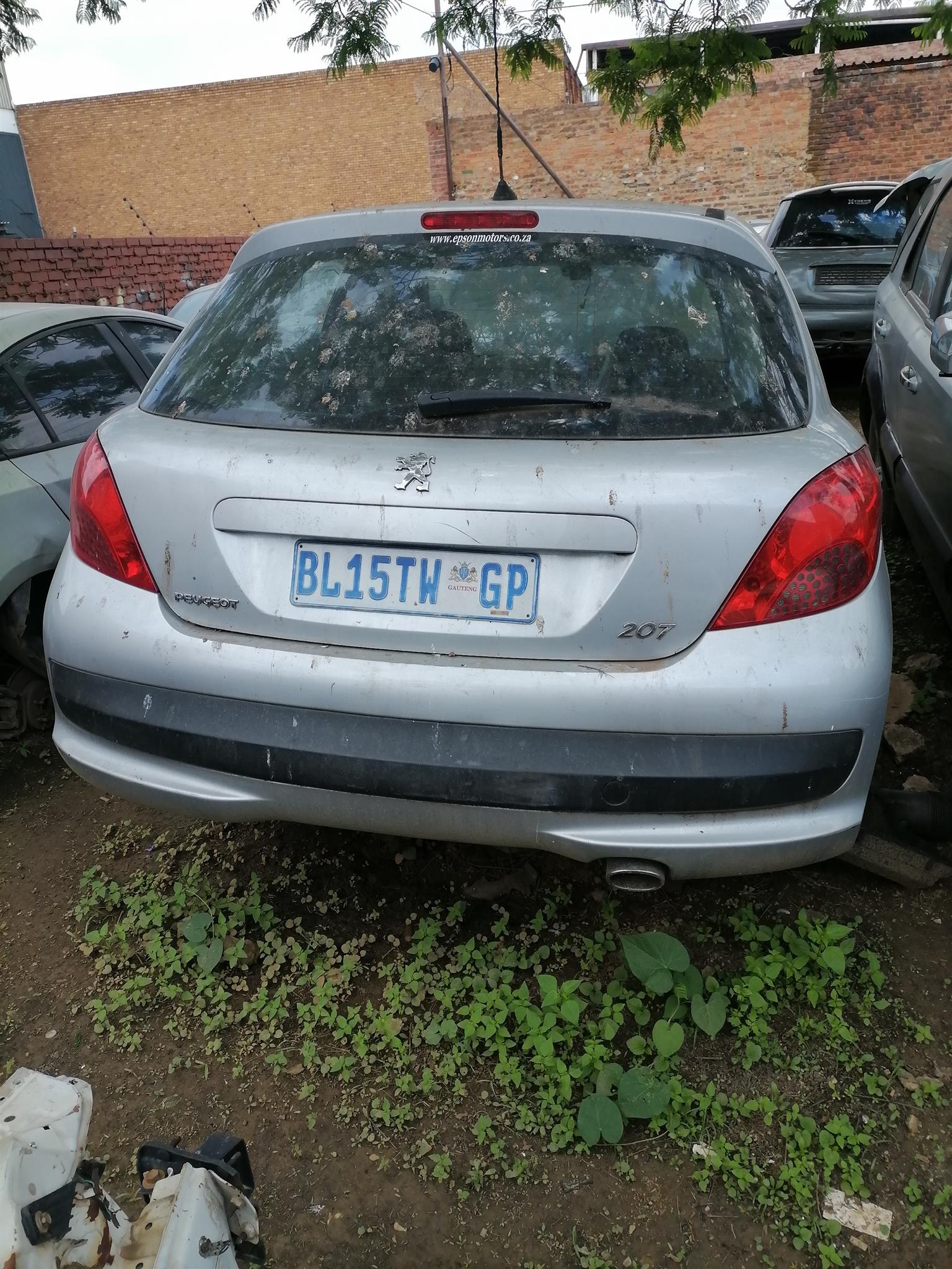 Peugeot 207 stripping for spares and accessories