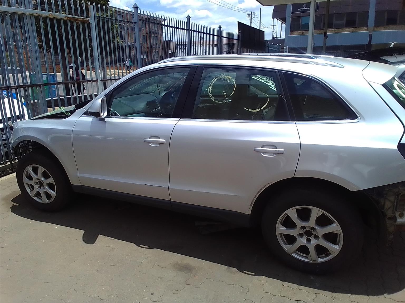 Q5 2012 STRIPPING LIMITED OFFER ON ALL PARTS - Private Seller Q5 2012 STRIPPING LIMITED OFFER ON ALL PARTS - Private Seller