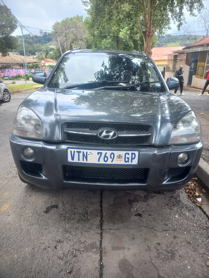 2009 HYUNDAI TUCSON 2.0 V6 Petrol,  Automatic. Call Inno . Grey Color, Mileage 150000kms,