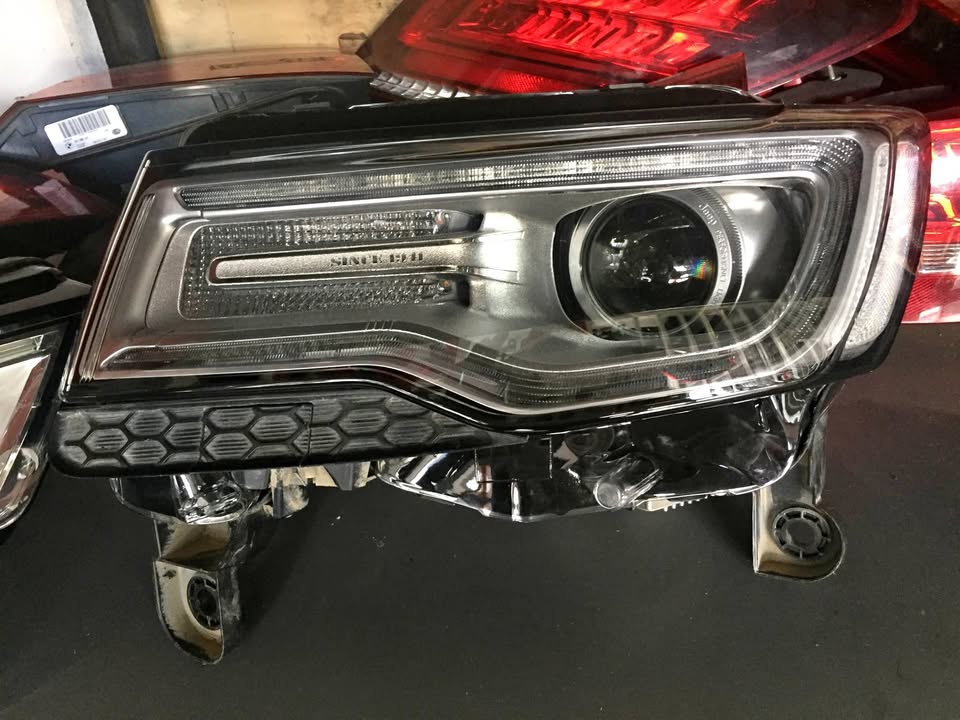 Jeep chelock headlights for sell in good condition nice and cleanmy WhatsApp number - Private Seller Jeep chelock headlights for sell in good condition nice and cleanmy WhatsApp number - Private Seller