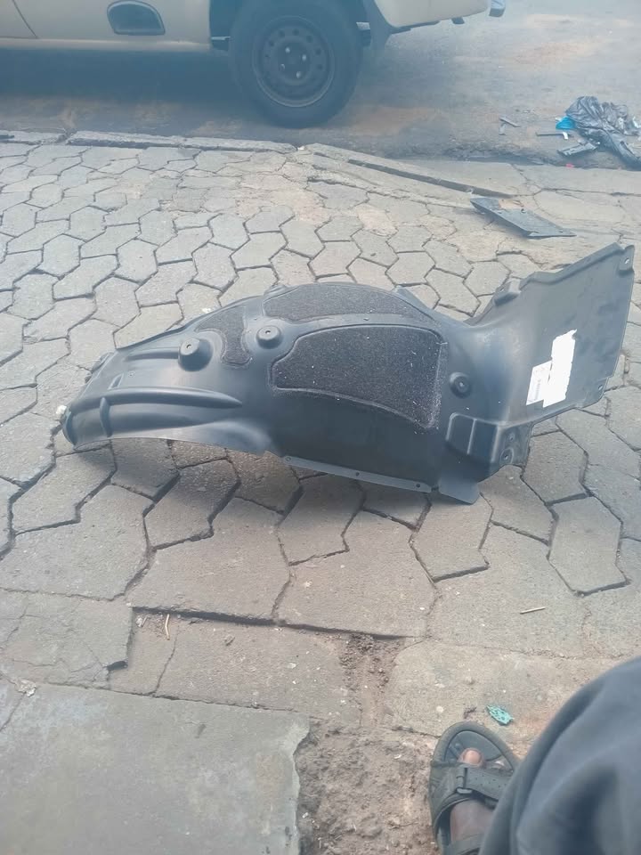 BMW 3 G20 330i 2019 LHD Front Left Wheel Arch Liner Housing 7340927 14564035 - Private Seller BMW 3 G20 330i 2019 LHD Front Left Wheel Arch Liner Housing 7340927 14564035 - Private Seller