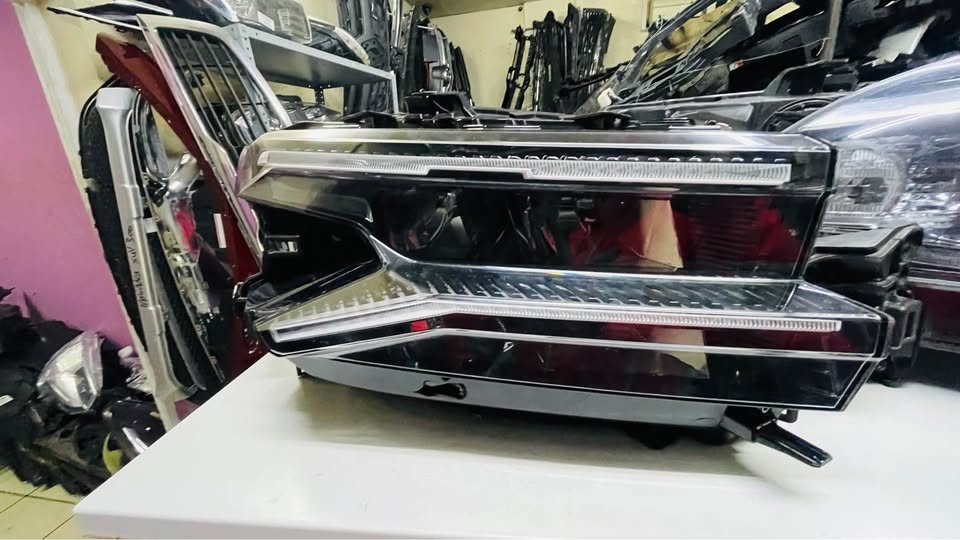 Citroen C5 Aircross headlight - Private Seller