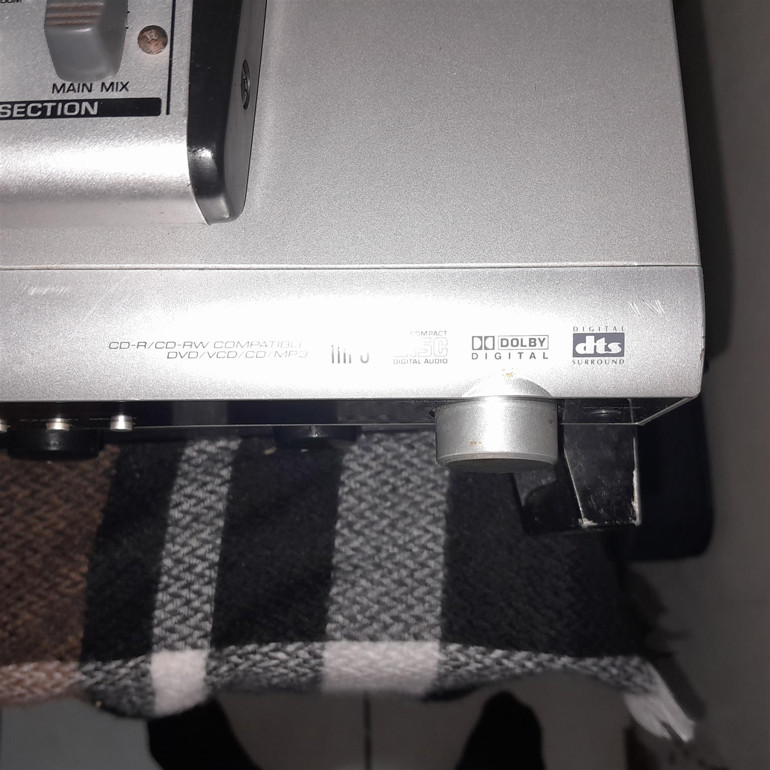 Sound system. 1 inter m qd4240. 1 mixer eurotrac ub1202. 1 Teac . 8 omnitronic