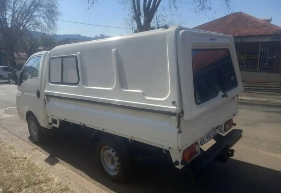2008 HYUNDAI H100 BAKKIE 2.6 DIESEL WITH CANOPY IN EXCELLENT CONDITION