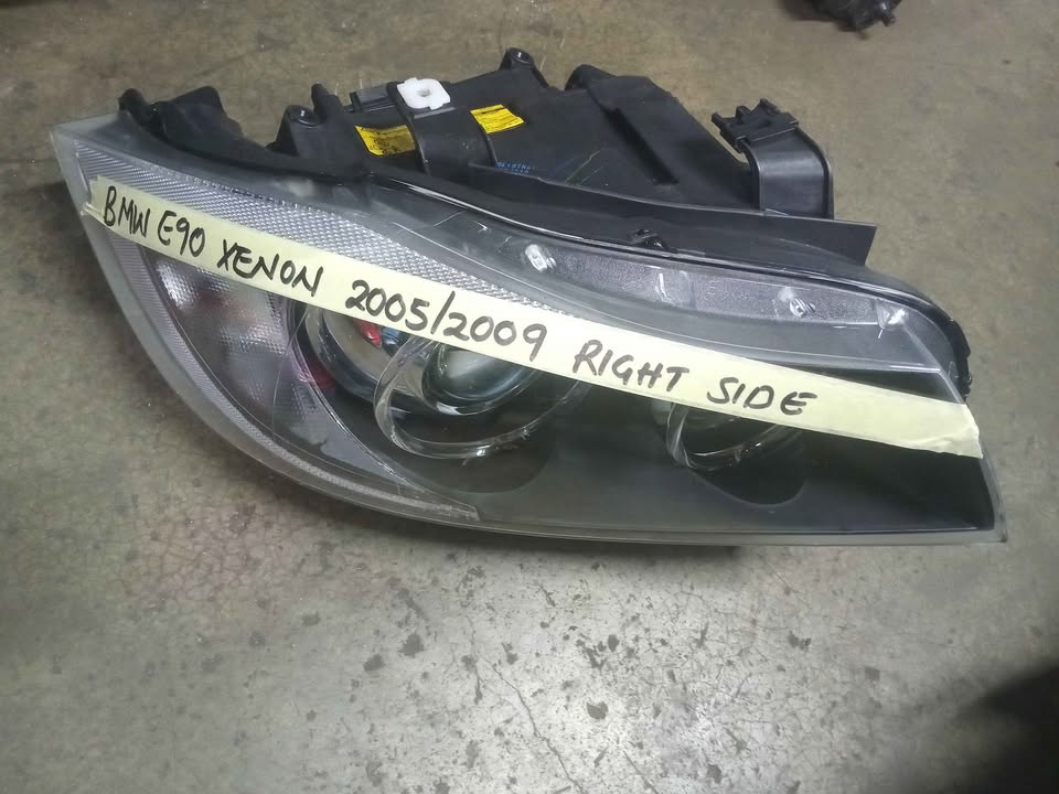 BMW E90 xenon light 2005/2009 right side - Private Seller BMW E90 xenon light 2005/2009 right side - Private Seller