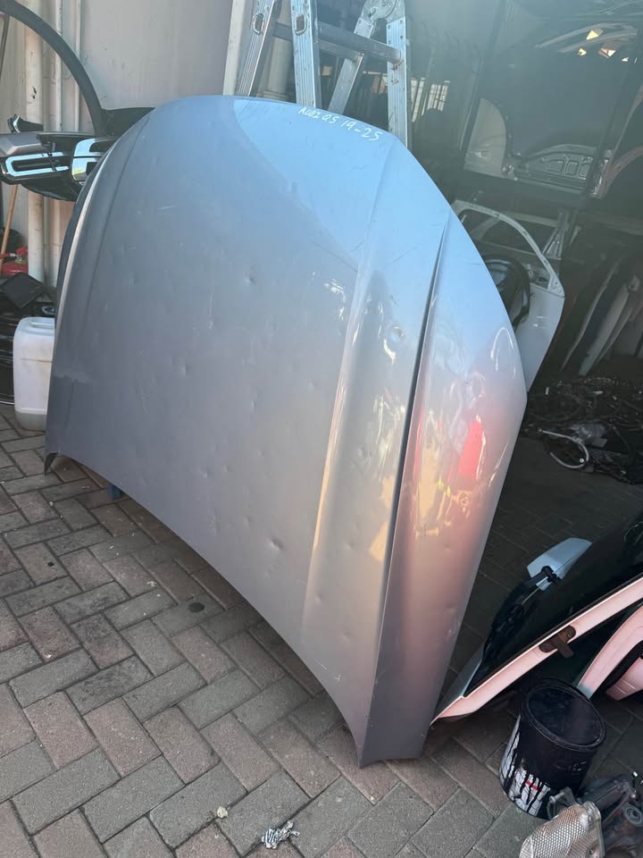 Audi Q5 Bonnet Hood - Private Seller Audi Q5 Bonnet Hood - Private Seller
