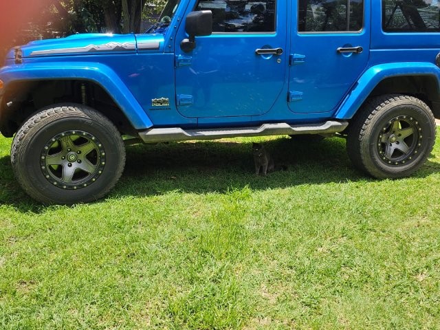 Set of 4 Dunlop all-terrain Jeep tires (285/70 R17) and chrome mag rims, - Private Seller Set of 4 Dunlop all-terrain Jeep tires (285/70 R17) and chrome mag rims, - Private Seller